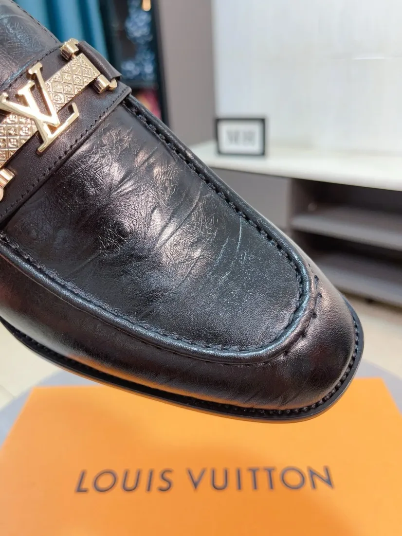 Men's Men's Shoes 💰480🌹🌹Niuli [LV] Louis Vuitton's new open-edge pigskin shoes are the most popular classic. Synchronized with the official website, the upper adopts Italian imported upper embossing➕comfortable cowhide lining, fashionable atmosphere, unique brand and unique craftsmanship. Highlighting the hot style of the new year. Stop hesitating, stop wandering, get it now. Code number: 38--44